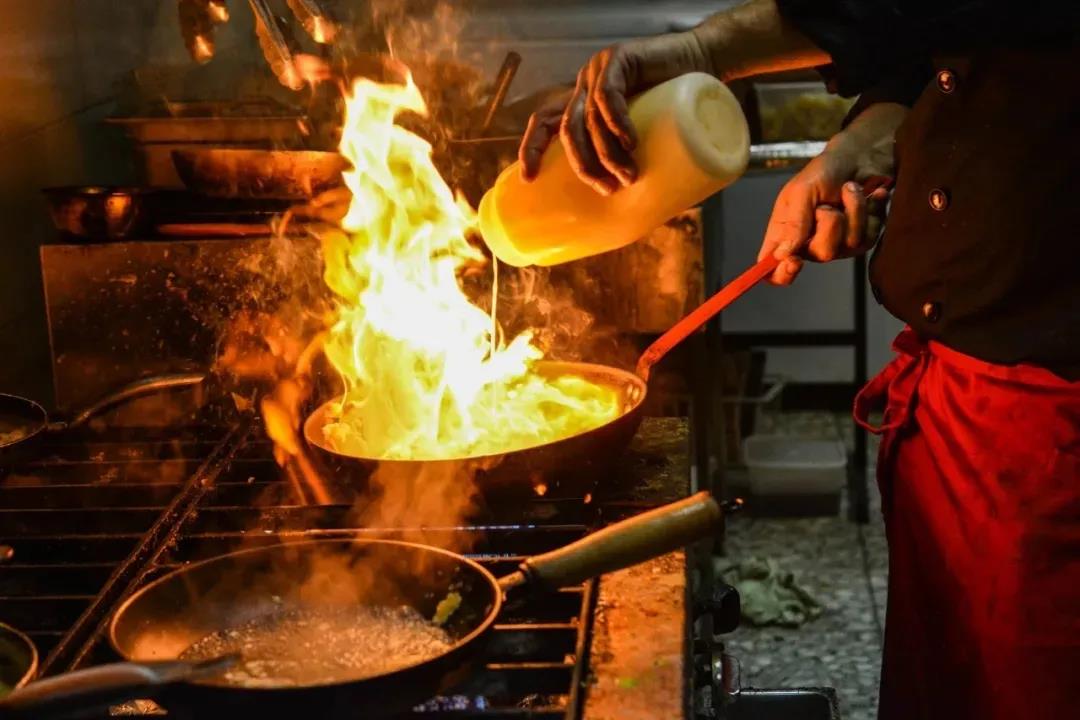 餐飲大事件204期 ｜喜茶、奈雪的茶明年要赴港上市？面包新語(yǔ)一加盟店蛋糕被檢出沙門氏菌，全國(guó)門店整改審查|餐飲界