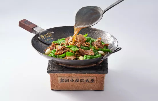 一盤(pán)辣椒炒肉，能撐起費(fèi)大廚的“出湘記”嗎？