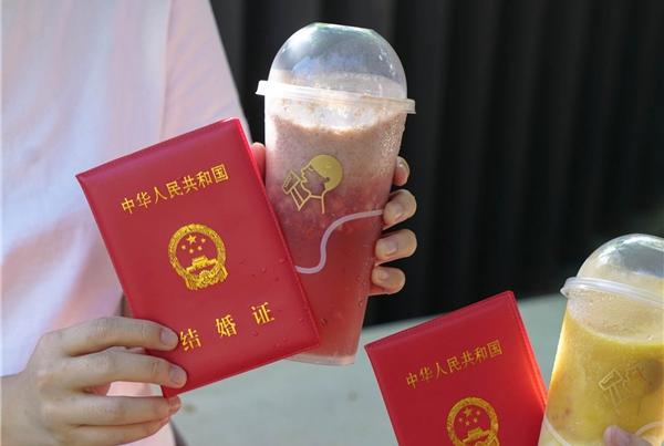 喜茶向近1萬對(duì)領(lǐng)證新人免費(fèi)贈(zèng)飲 官宣相關(guān)活動(dòng)延續(xù)到年底