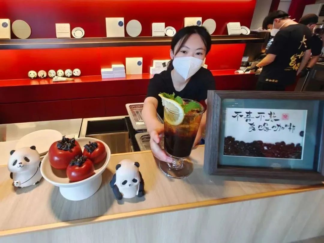 老字號布鞋內(nèi)聯(lián)升做咖啡，跨界咖啡這么卷了嗎？|餐飲界
