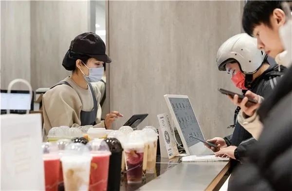 日銷(xiāo)3500杯，日入6萬(wàn)元，喜茶“事業(yè)合伙”首戰(zhàn)告捷|餐飲界