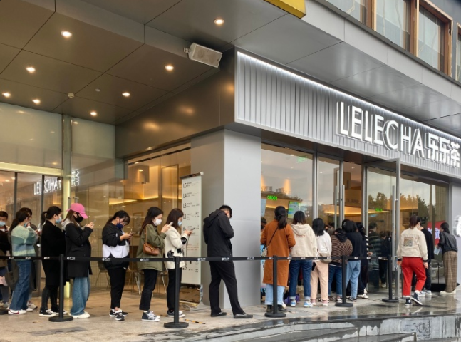 樂(lè)樂(lè)茶開(kāi)放加盟，對(duì)奈雪和行業(yè)意味著什么？|餐飲界