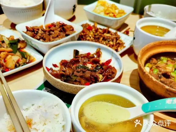 被成人小飯桌“打臉”的快餐 該走向何方？|餐飲界