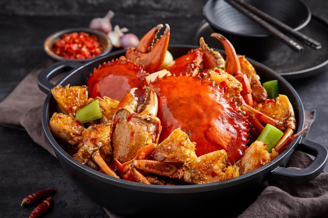 吃蟹要怎樣吃出個新“鮮”感？七欣天海鮮火鍋給你答案！