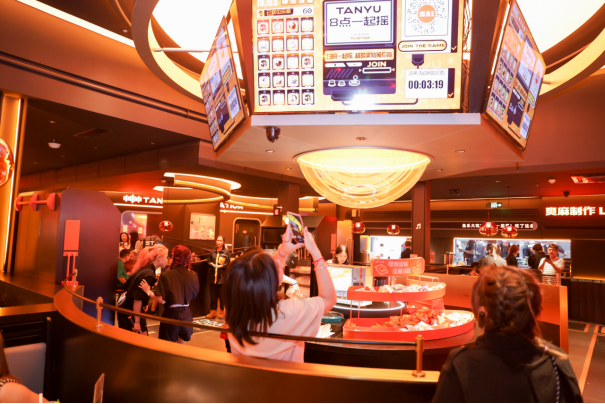 餐飲模式又一大創(chuàng)舉！探魚新店型營造“娛樂城”式沉浸消費(fèi)體