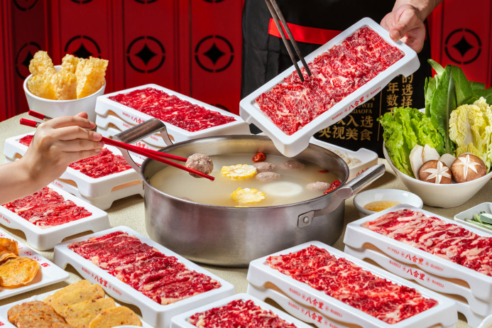 一人食火鍋“受害者”爆火后，八合里火鍋官方回應(yīng)來(lái)了|餐飲界