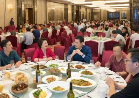 窮鬼套餐遍地開花，商家如何在價(jià)格戰(zhàn)中突圍？|餐飲界