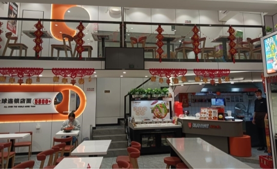 柳州加盟商施洪邦：一個不會煮麻辣燙的店主，如何實現(xiàn)首日破萬？|餐飲界