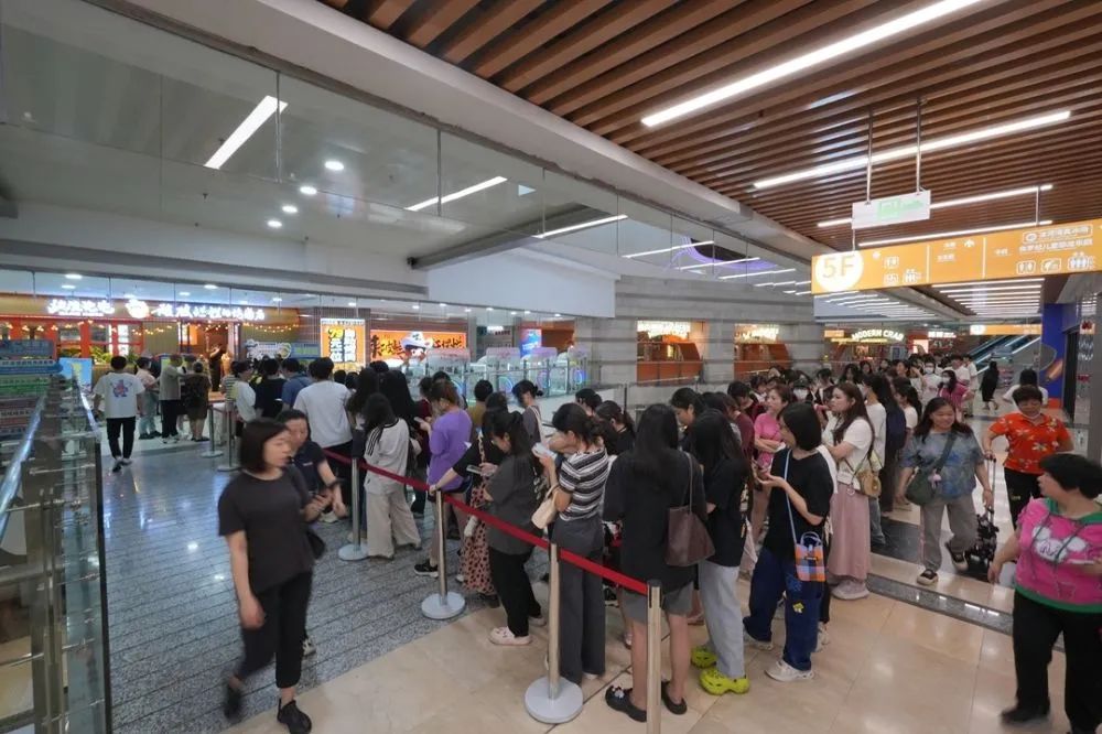 登頂熱搜，這家烤肉店憑何讓頂流商圈為之瘋狂？|餐飲界