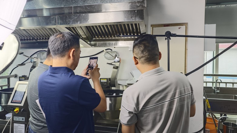 炒菜機(jī)器人席卷餐飲，預(yù)制菜迎來終結(jié)者？